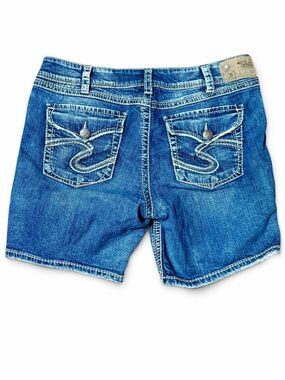 Silver Jeans Co. “Suki” Women’s Denim Shorts Signature Stitch Pockets Plus Sz 34